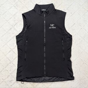Arc'teryx Vest Jacket Mens M Black Atom SL Zip Light Insulated Outdoor Hike